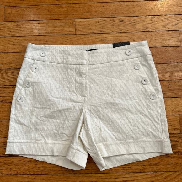NEW Womens Size 8 Cream Shorts - Picture 2 of 5